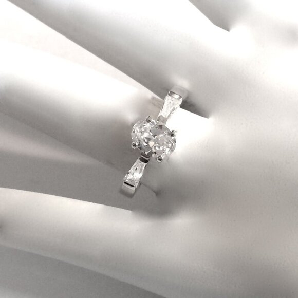 Vintage Sterling Silver Engagement Ring Size 6 Cubic Zirconia Solitaire 925 - Picture 5 of 11